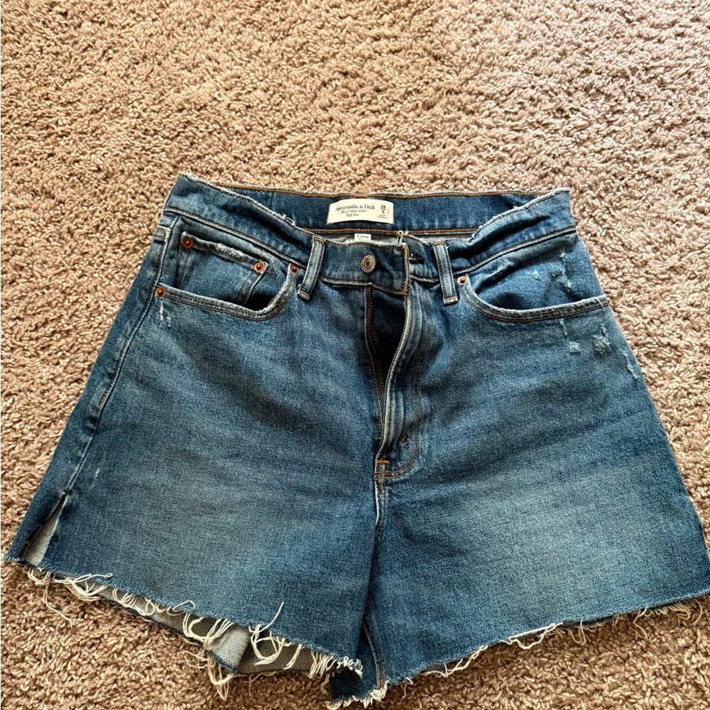 Abercrombie & Fitch 4” Mom Short